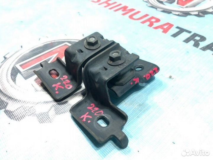 Крепление радиатора кондиционера Toyota Regius