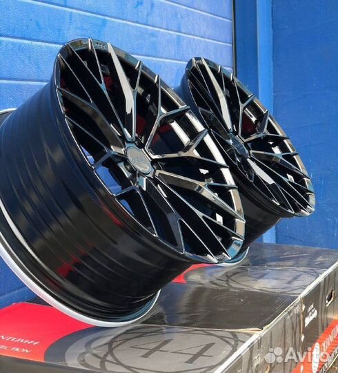 Диски Quantum44 R20 на BMW F01 F02 F03 F30 F10 F12