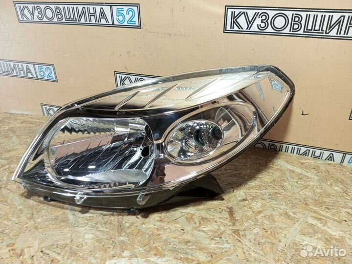 Фара левая Renault Sandero (09-14г) хром