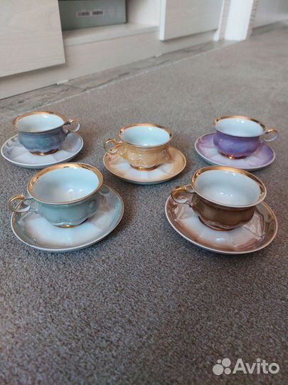 Набор чашек с блюдцами