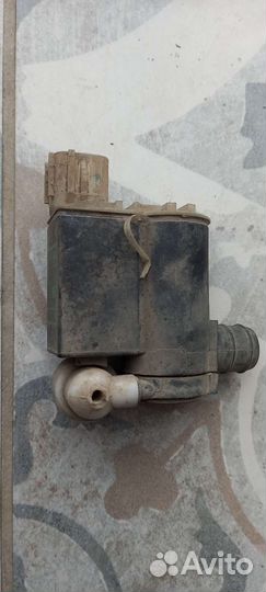 Мотор бочка омывателя на KiA Ceed 2008 год