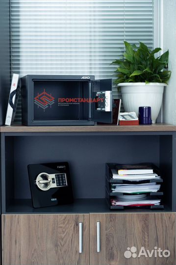 Сейф металлический