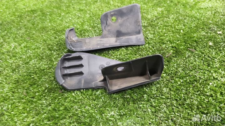 Накладки на петли капота пара Volkswagen Passat