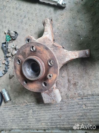 Поворотный кулак Мерседес Vito 638