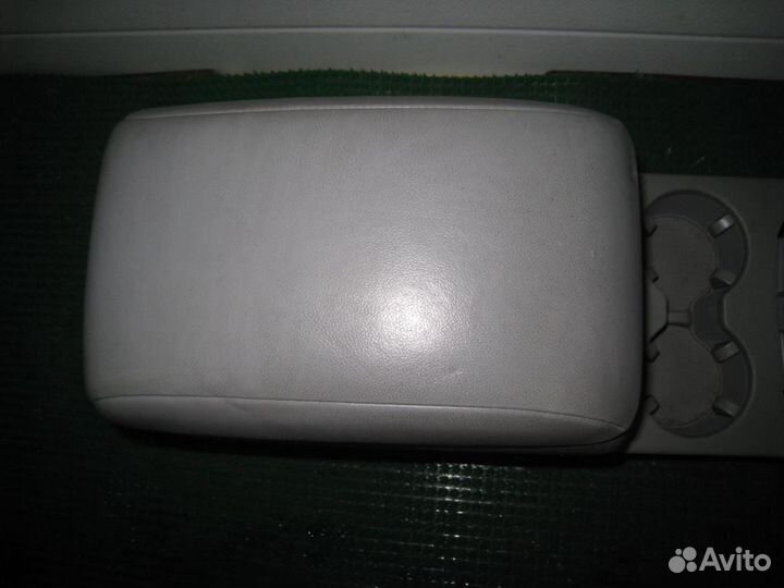 Консоль центральная с подлокотником Hyundai Santa