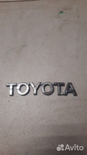 Эмблема крышки багажника Toyota RAV4