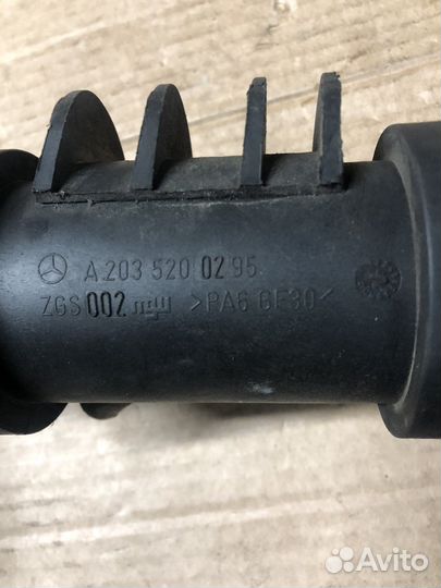 Патрубок интеркулера левый W203 C203 Mercedes