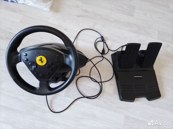 Игровой руль с педалями