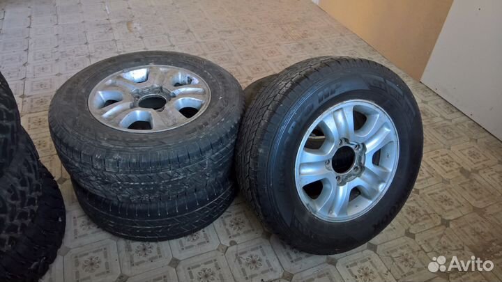 Продам комплект всесезонных колес на литых дисках