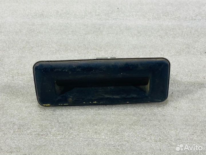 Кнопка открывания багажника Skoda Rapid седан 1.6