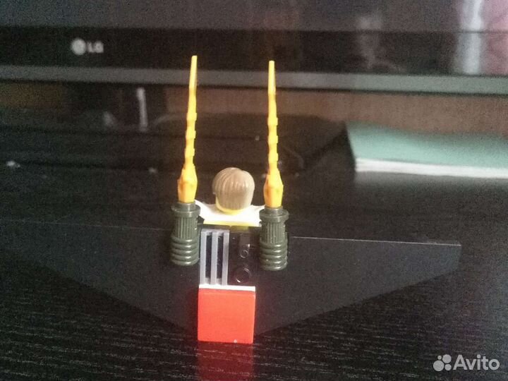 Китайская фигурка лего кастом