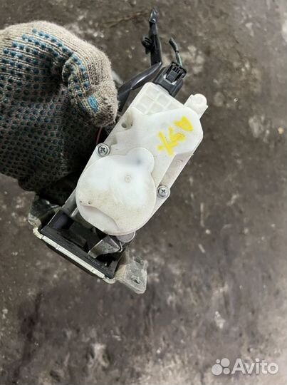 Замок крышки багажника Mitsubishi ASX