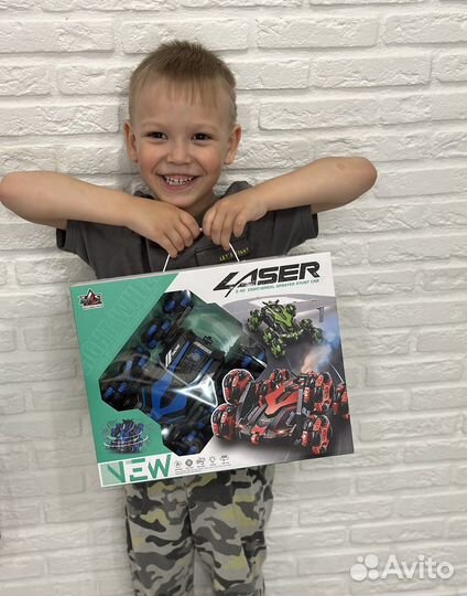 Машинка на пульте управления трюковая