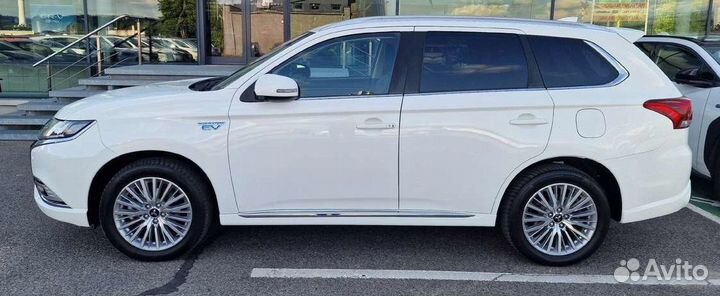 Mitsubishi Outlander 2.4 AT, 2019, 125 700 км