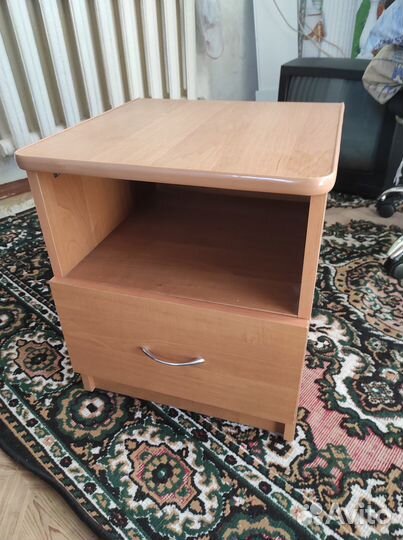 Тумбочка прикроватная