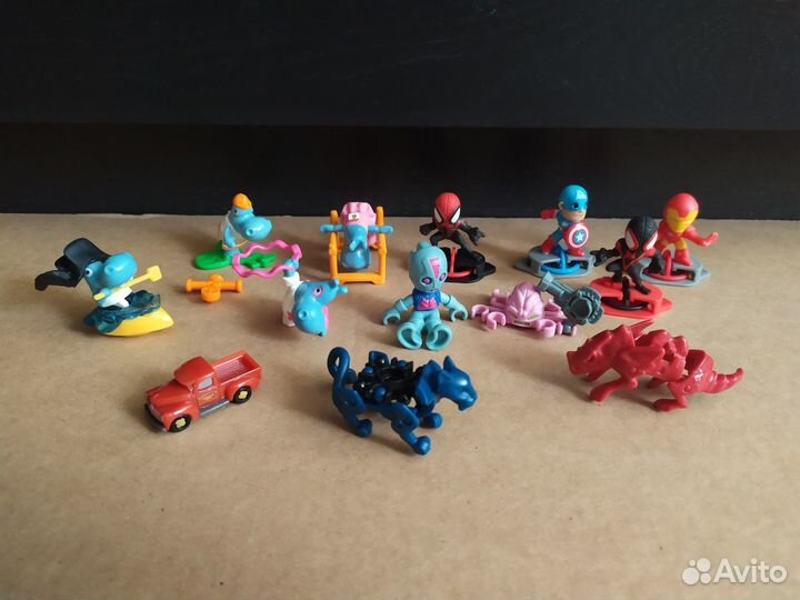 Игрушки из киндера и чупа-чупс