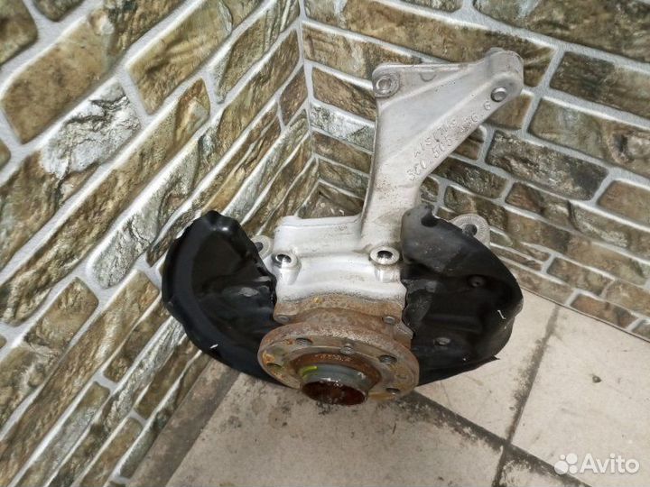 Кулак поворотный задний правый Audi Q3 8U 2.0 TDI
