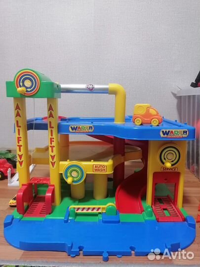 Трек, парковка для машинок