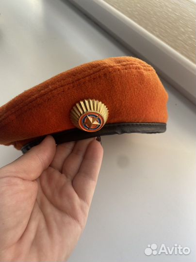 Оранжевый берет