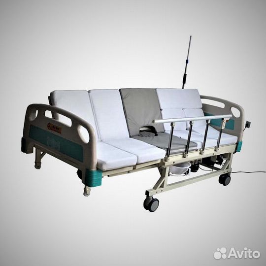 Медицинская кровать для лежачих больных с пультoм