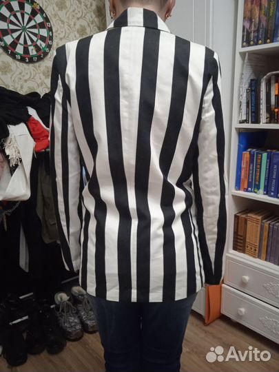 Пиджак черно белый в полоску
