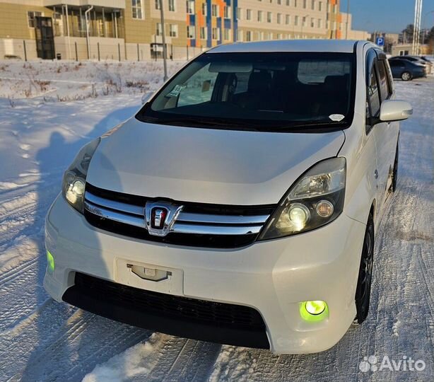 Toyota Isis 1.8 CVT, 2012, 63 200 км