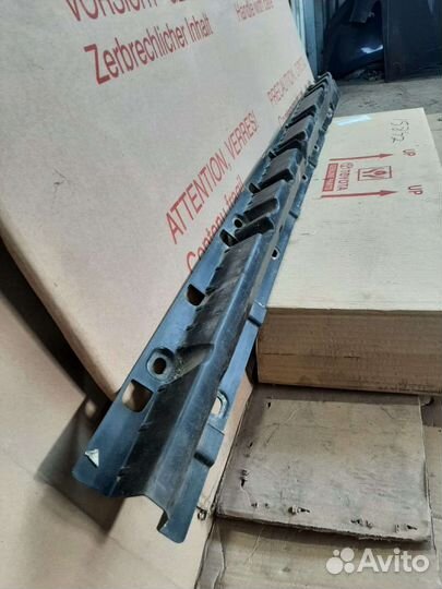 Кронштейн накладки порога правый BMW X6 e71