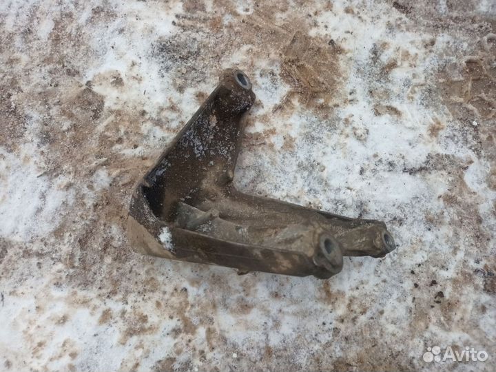 Кронштейн двигателя правый Audi A8 D3 4E0199308BC