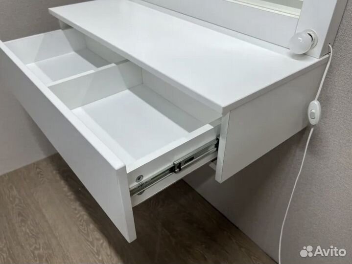 Зеркало гримерное с тумбой