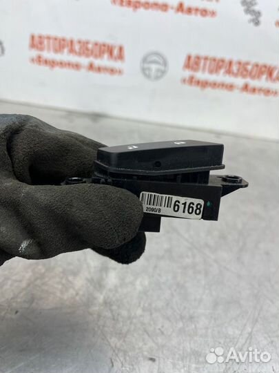 Кнопка центрального замка Chevrolet Cruze седан