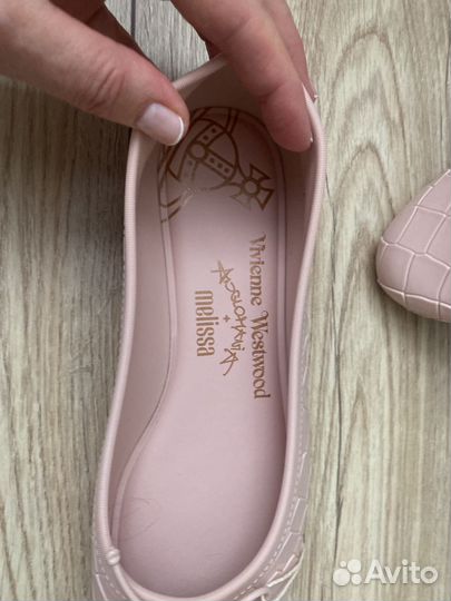 Балетки резин.новые.41 р,vivienn westwood