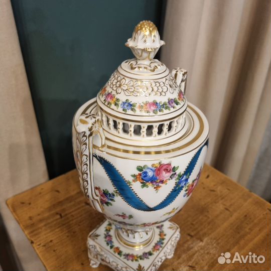 Старинная фарфоровая ваза