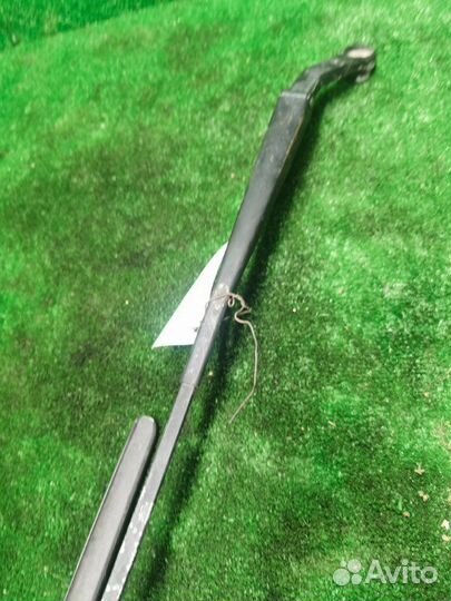 Поводок дворника передний правый Kia Sephia 2