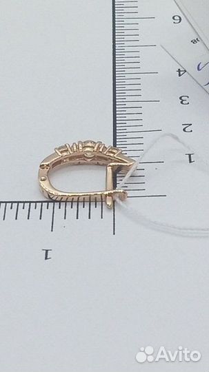 Золотые серьги с камнем