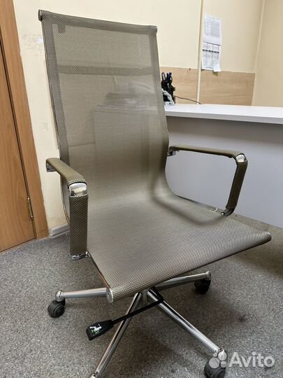 Кресло руководителя “Бюрократ“, цвет Gold