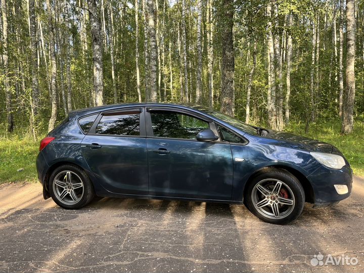 Opel Astra 1.6 МТ, 2011, 215 000 км