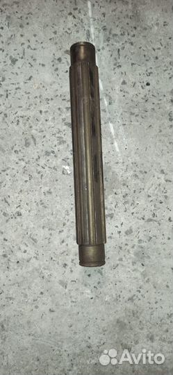 Вал промежуточный кпп Т-150 гус