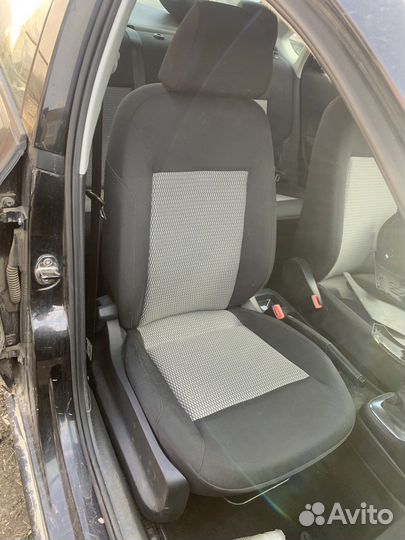 Пассажирское сидение Volkswagen Polo 5