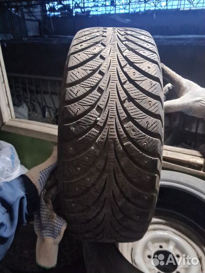 Sava Eskimo Stud 215/55 R17
