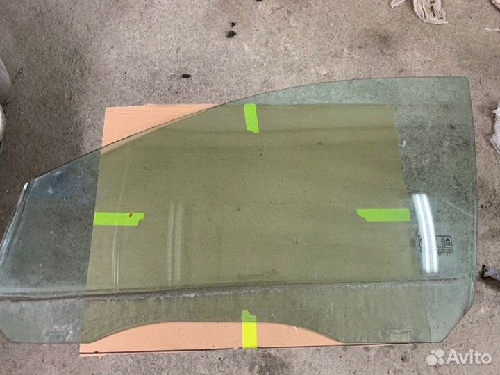 Стекло двери переднее левое Ford Focus 2 хэтчбек