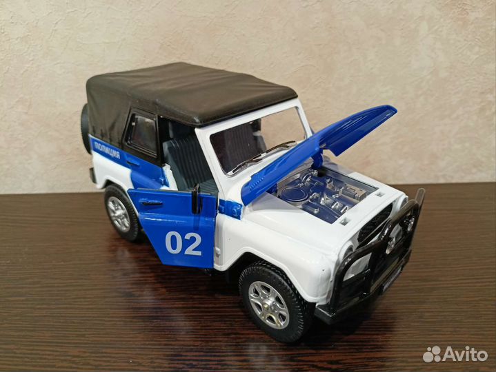 УАЗ 469 Металлическая модель 1/24 новая