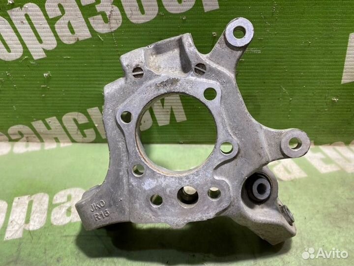 Кулак поворотный задний правый Nissan Skyline PV36