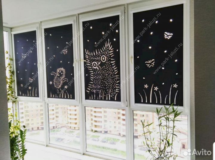 Рулонные шторы + рисунок города