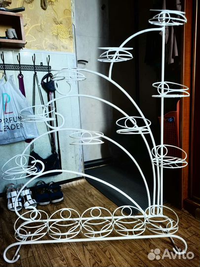 Подставка для цветов металлическая