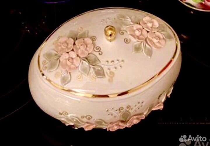 Шкатулка. Гжель. Декор Лилия, Роза и др
