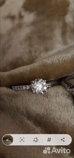 Кольцо с бриллиантом