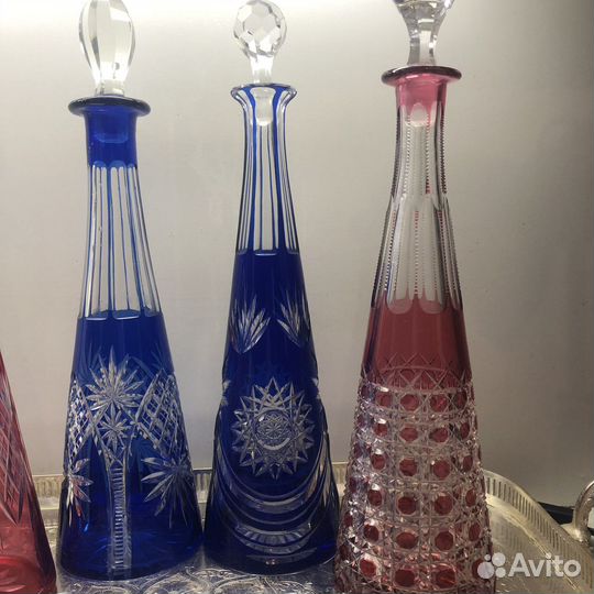Четыре антикварных графина