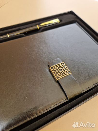 Ежедневник с ручкой в подарочной коробке