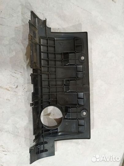 Крышка двигателя Peugeot 308/ 207