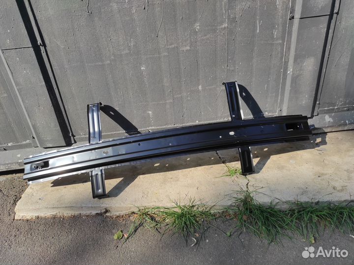 Усилитель заднего бампера на Hyundai Solaris 2014